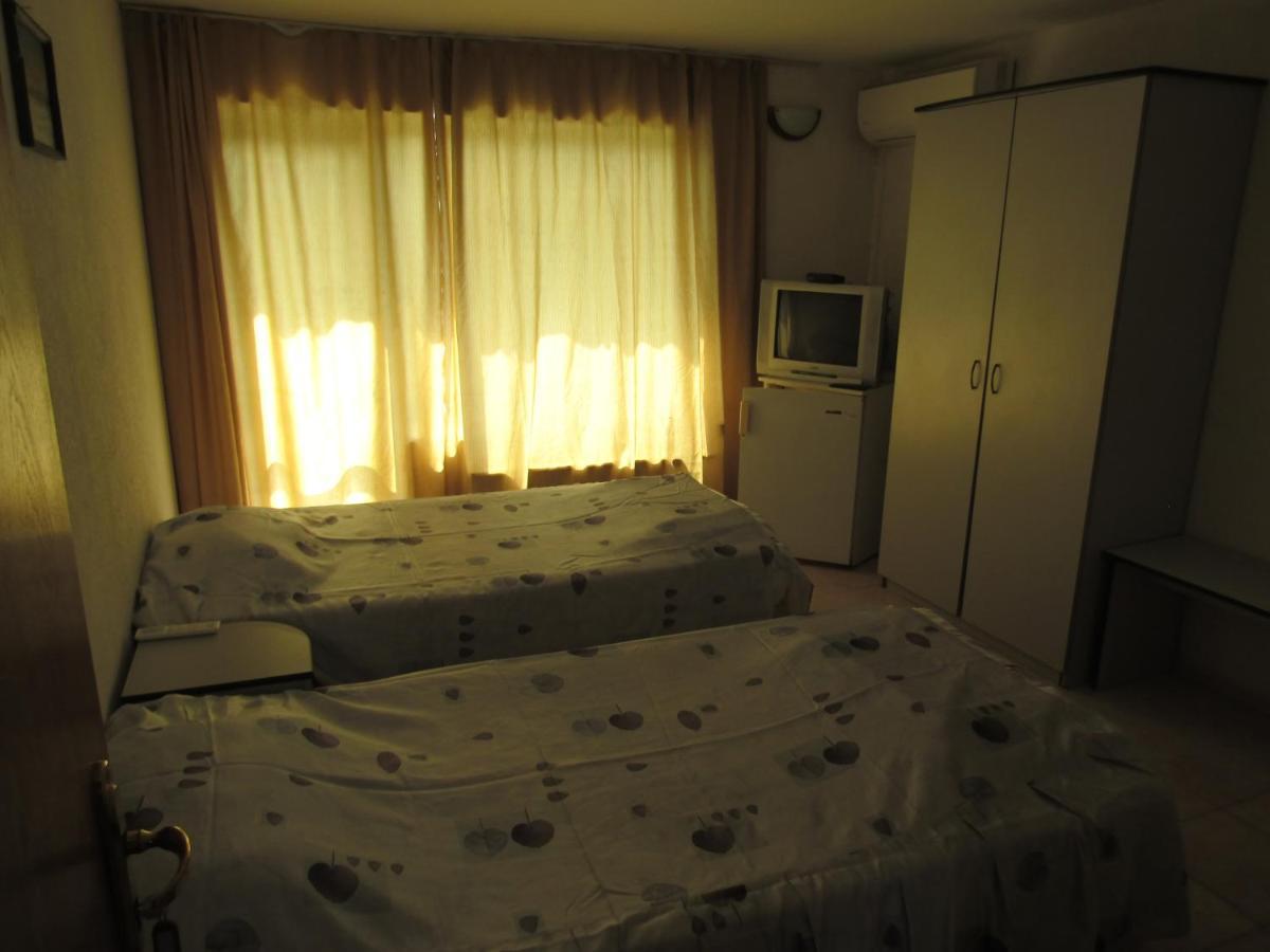 Hostel Papagal Varna Exterior photo