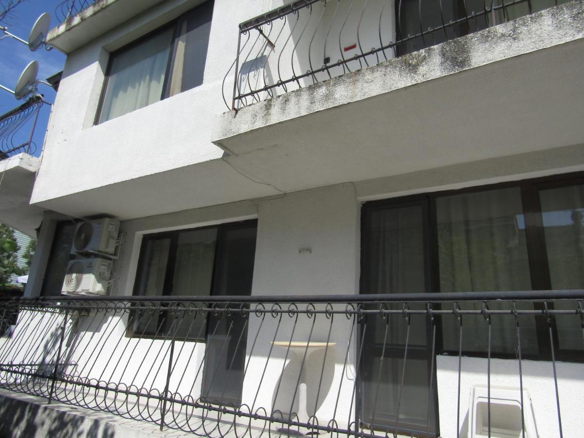 Hostel Papagal Varna Exterior photo