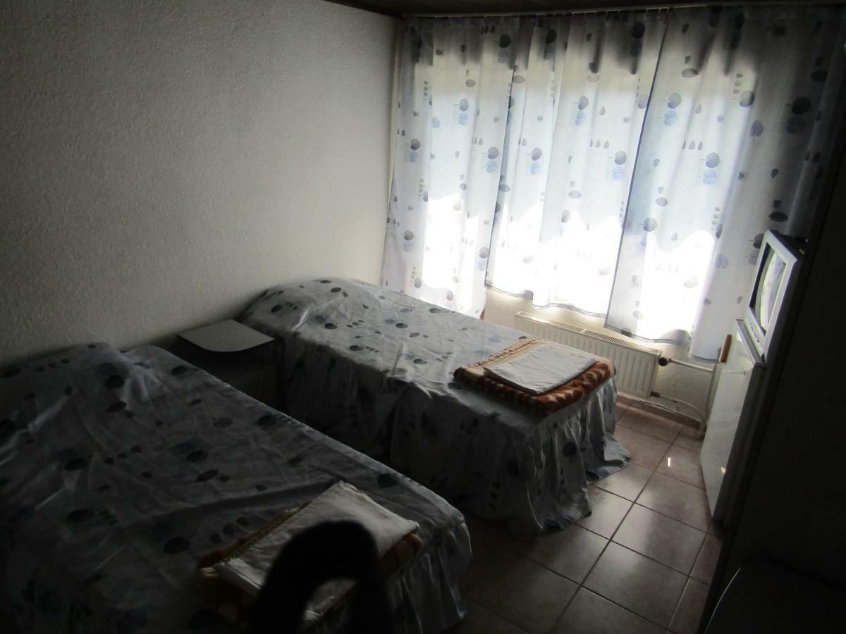 Hostel Papagal Varna Exterior photo